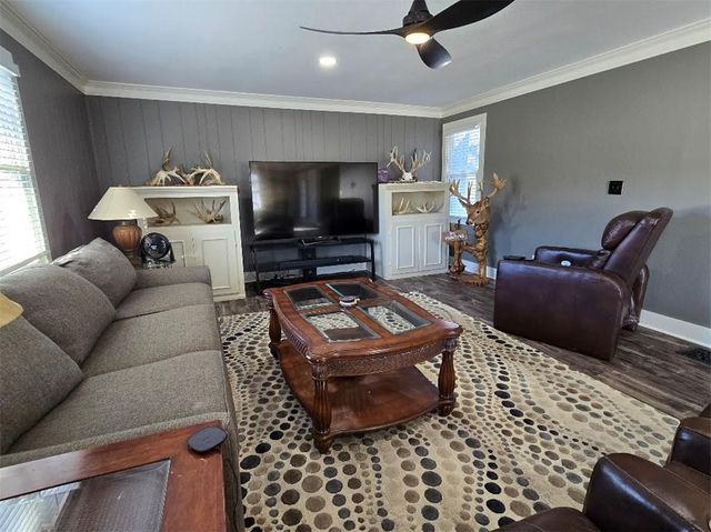 30405 Oak Grove Road, Paola, KS 66071