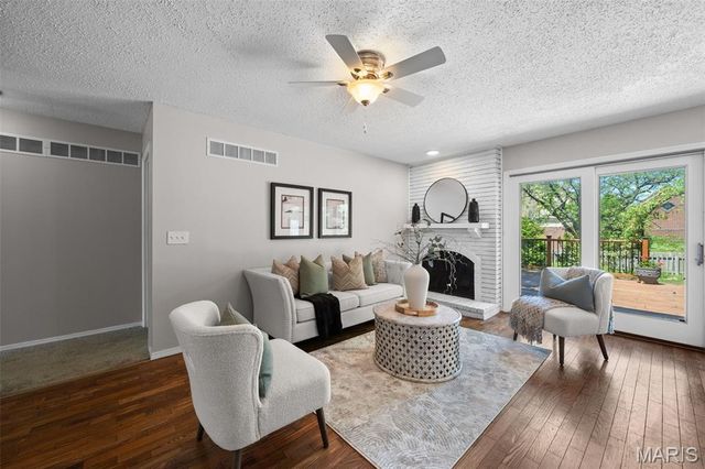 1437 Sunnytree Lane, Ballwin, MO 63021