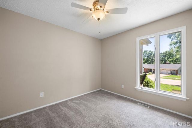 1437 Sunnytree Lane, Ballwin, MO 63021