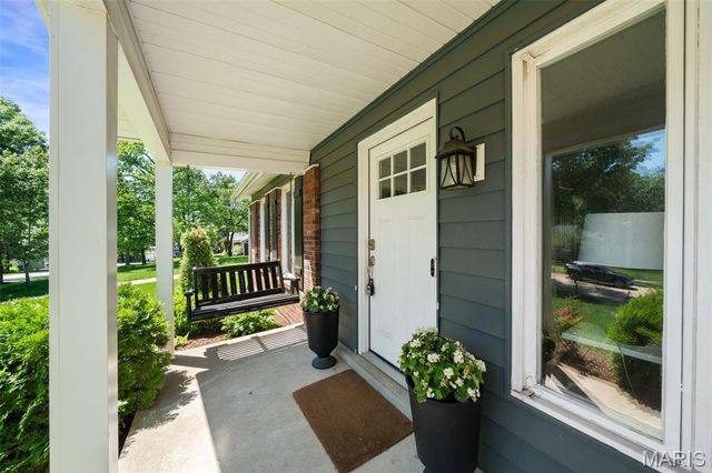 1437 Sunnytree Lane, Ballwin, MO 63021