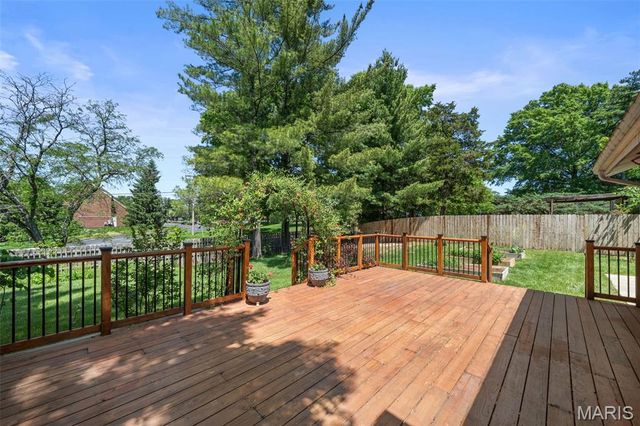 1437 Sunnytree Lane, Ballwin, MO 63021