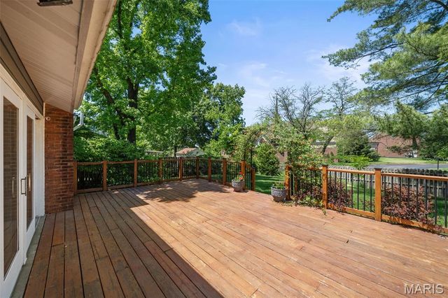 1437 Sunnytree Lane, Ballwin, MO 63021