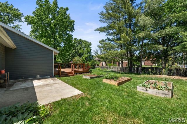 1437 Sunnytree Lane, Ballwin, MO 63021
