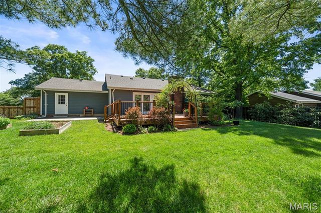 1437 Sunnytree Lane, Ballwin, MO 63021