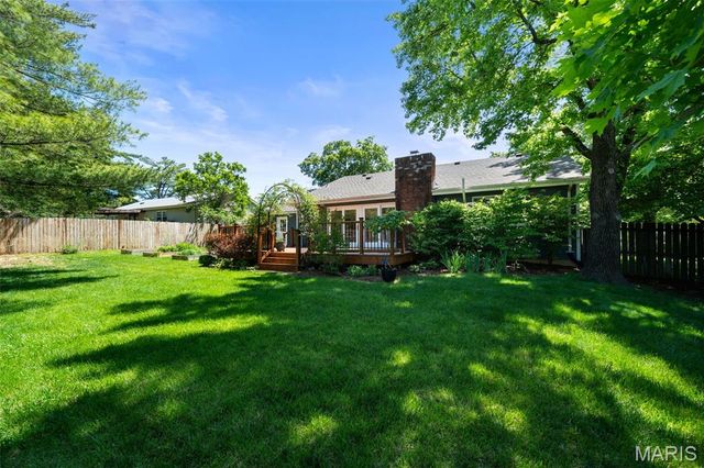 1437 Sunnytree Lane, Ballwin, MO 63021
