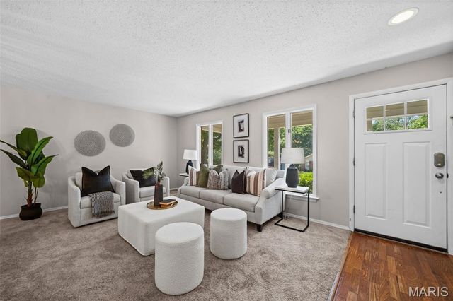 1437 Sunnytree Lane, Ballwin, MO 63021