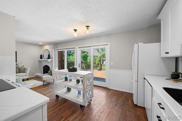 1437 Sunnytree Lane, Ballwin, MO 63021