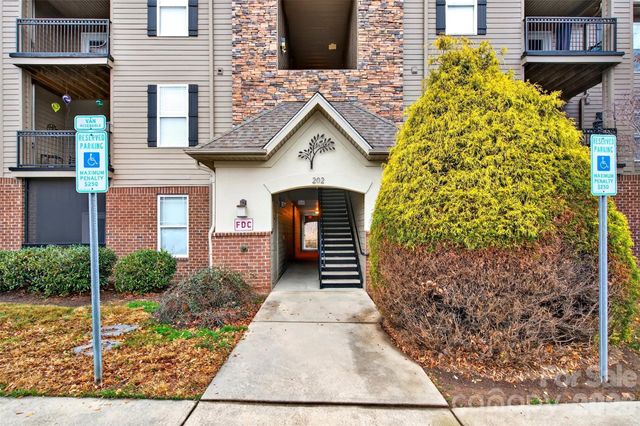 202 Brickton Village Circle 201, Fletcher, NC 28732