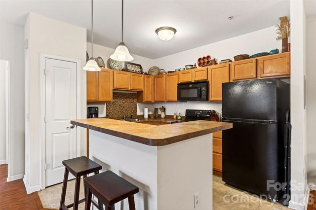202 Brickton Village Circle 201, Fletcher, NC 28732