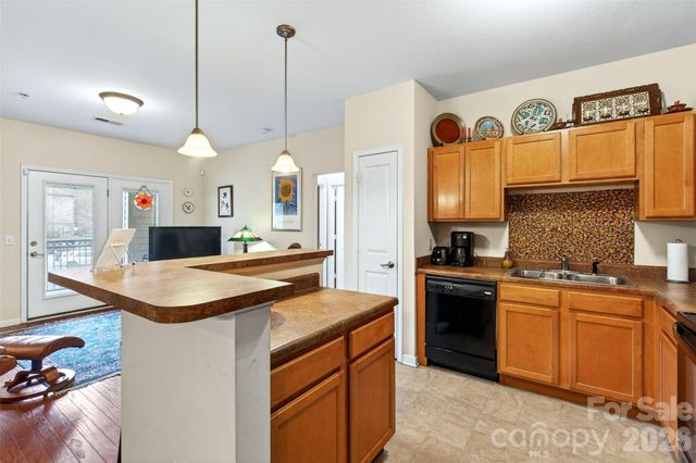 202 Brickton Village Circle 201, Fletcher, NC 28732