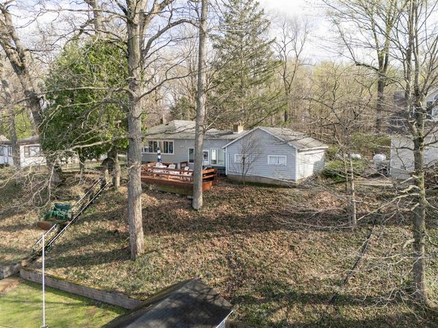 15899 Lakeview Drive, Buchanan, MI 49107