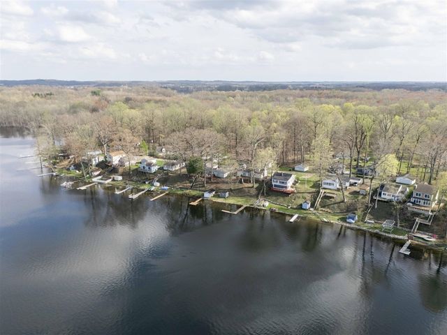 15899 Lakeview Drive, Buchanan, MI 49107