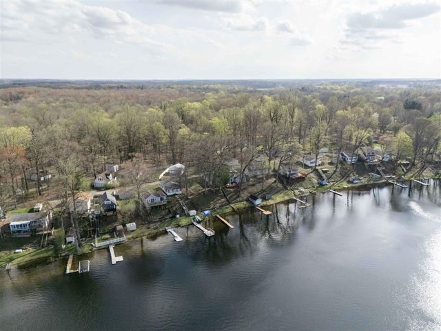 15899 Lakeview Drive, Buchanan, MI 49107