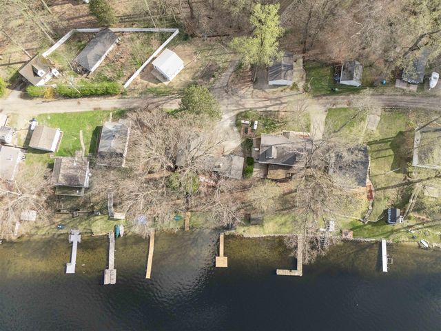 15899 Lakeview Drive, Buchanan, MI 49107