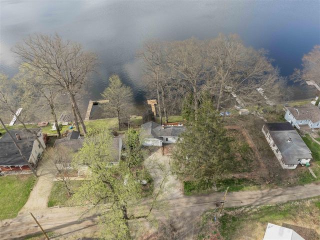 15899 Lakeview Drive, Buchanan, MI 49107