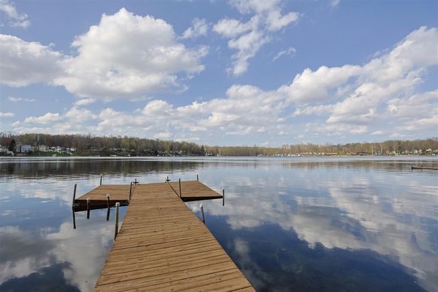 15899 Lakeview Drive, Buchanan, MI 49107