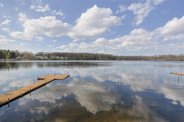 15899 Lakeview Drive, Buchanan, MI 49107