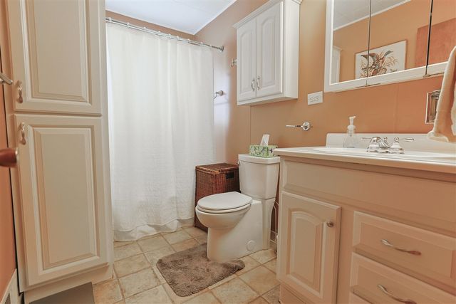 15899 Lakeview Drive, Buchanan, MI 49107