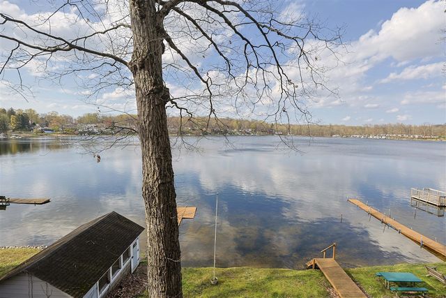15899 Lakeview Drive, Buchanan, MI 49107
