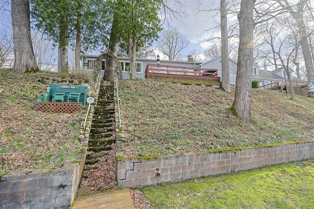 15899 Lakeview Drive, Buchanan, MI 49107