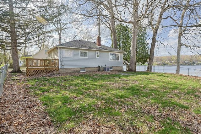 15899 Lakeview Drive, Buchanan, MI 49107