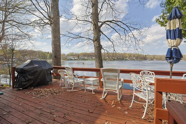 15899 Lakeview Drive, Buchanan, MI 49107