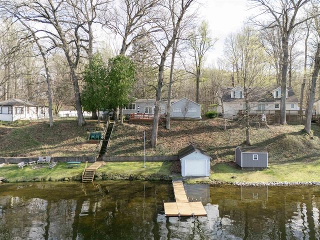 15899 Lakeview Drive, Buchanan, MI 49107