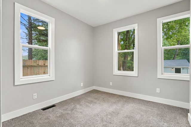 1152 E 13th Street, Davenport, IA 52803