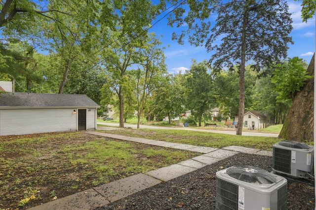 1152 E 13th Street, Davenport, IA 52803