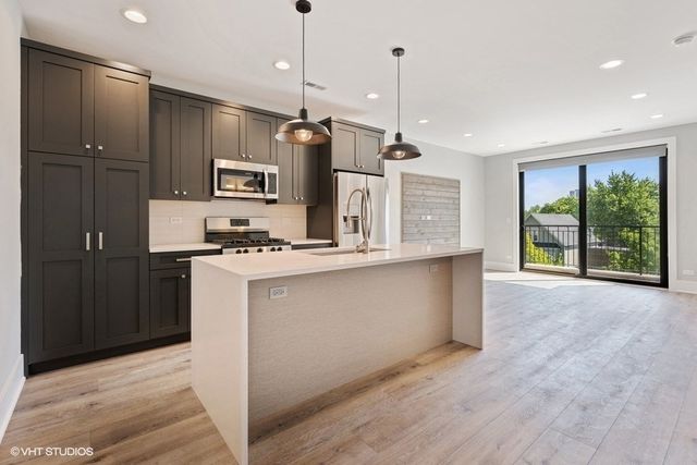 3720 N Ashland Avenue 404, Chicago, IL 60613