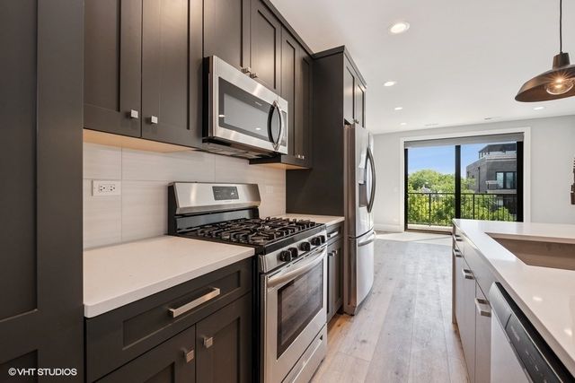 3720 N Ashland Avenue 404, Chicago, IL 60613
