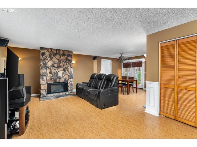 2369 Ne POYNTER St, Hillsboro, OR 97124