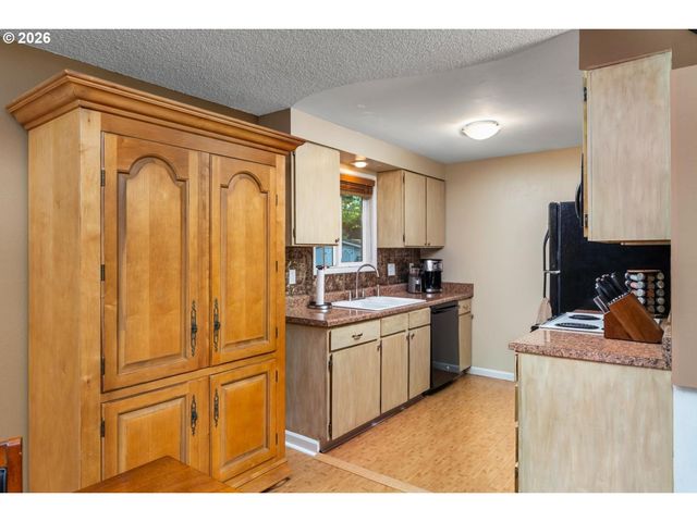 2369 Ne POYNTER St, Hillsboro, OR 97124