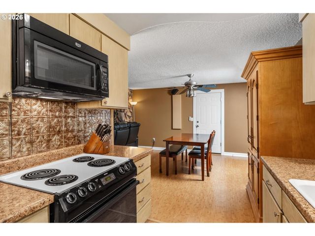 2369 Ne POYNTER St, Hillsboro, OR 97124