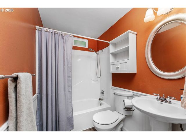 2369 Ne POYNTER St, Hillsboro, OR 97124