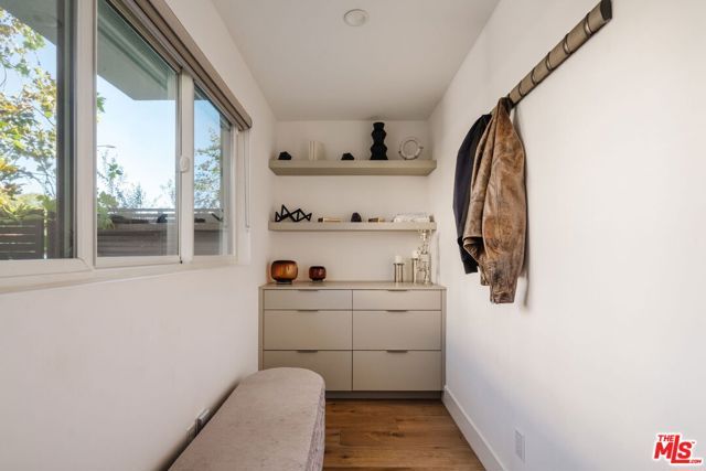 1563 Hi Point Street, Los Angeles, CA 90035