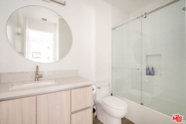 1563 Hi Point Street, Los Angeles, CA 90035