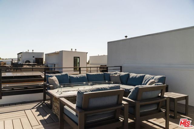 1563 Hi Point Street, Los Angeles, CA 90035
