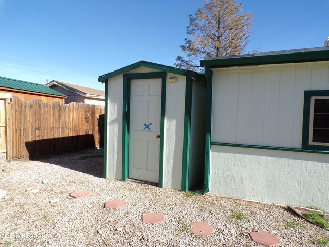 305 Parkland Way, Fernley, NV 89408