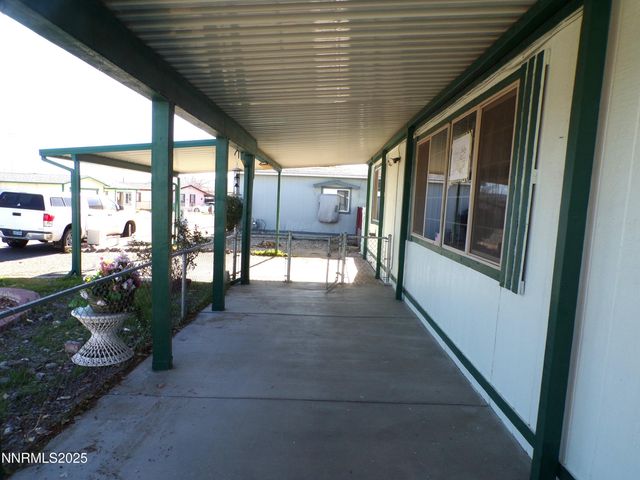305 Parkland Way, Fernley, NV 89408