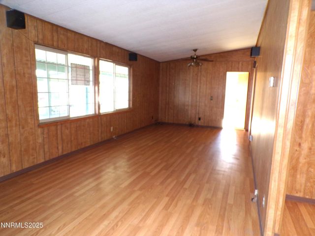 305 Parkland Way, Fernley, NV 89408