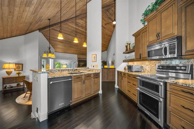 10497 LONGWOOD DRIVE, Seminole, FL 33777