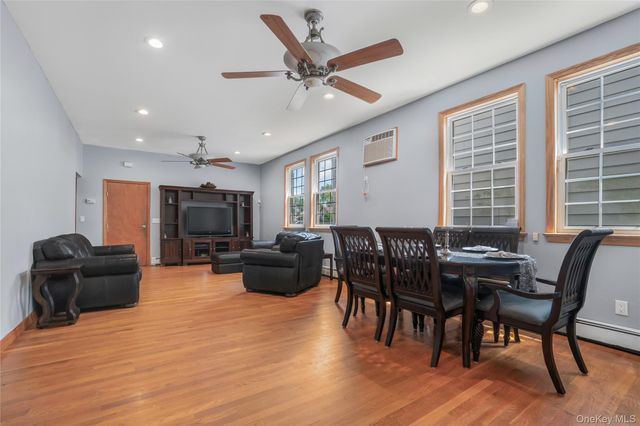17 Oxford Street, Malverne, NY 11565