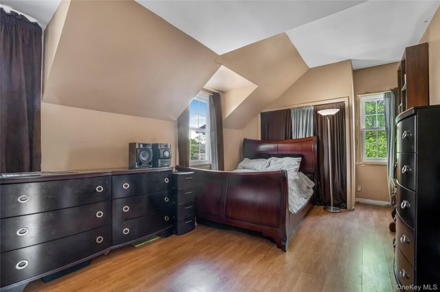 17 Oxford Street, Malverne, NY 11565