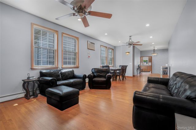 17 Oxford Street, Malverne, NY 11565