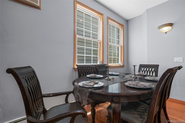 17 Oxford Street, Malverne, NY 11565