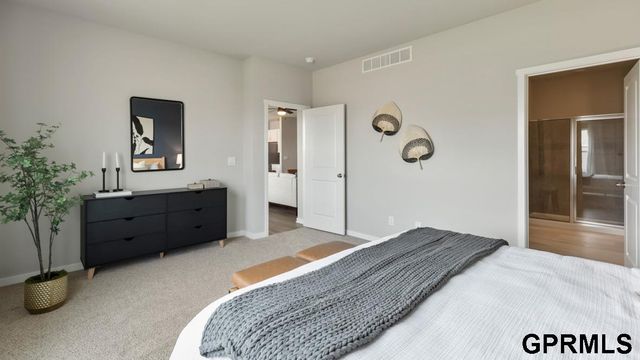 6062 N 185th Avenue, Elkhorn, NE 68022