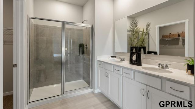 6062 N 185th Avenue, Elkhorn, NE 68022