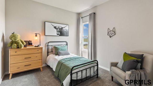 6062 N 185th Avenue, Elkhorn, NE 68022