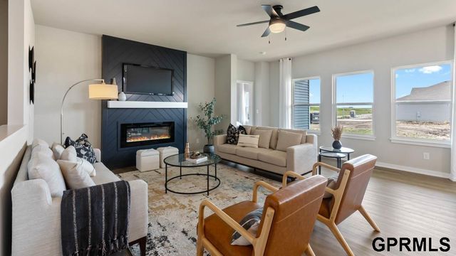 6062 N 185th Avenue, Elkhorn, NE 68022